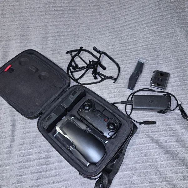 Квадрокоптер DJI Mavic Air с комплектом аксессуаров — holster, remote control