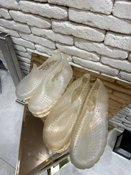 Crock Pot — sandal, running shoe