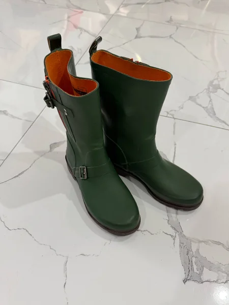 Зеленые резиновые сапоги — cowboy boot