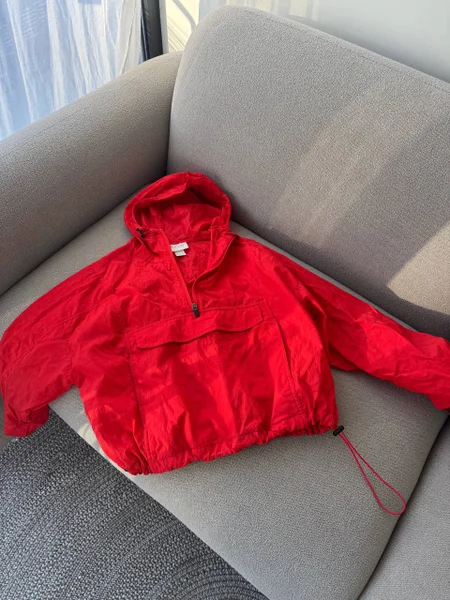 Красная ветровка-дождевик H&M move — sleeping bag, velvet, pajama
