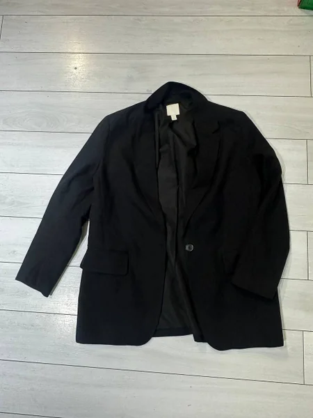 Черный пиджак H&M M — trench coat, suit