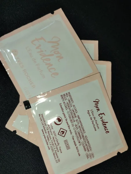 Набор пробников Yves Rocher Mon Evidence — packet, hard disc, binder