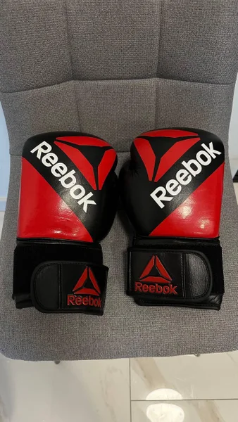 Боксерские перчатки Reebok 16 oz — knee pad