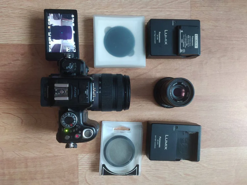 Фотоаппарат Panasonic Lumix GH-2 с объективами и аксессуарами — reflex camera, loudspeaker