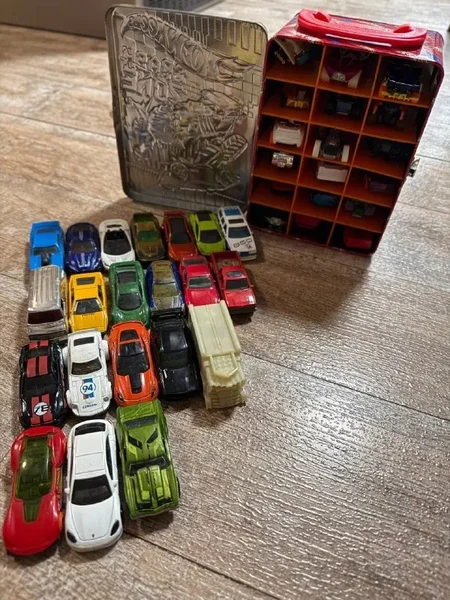 Машинки Hot Wheels и гараж — cab