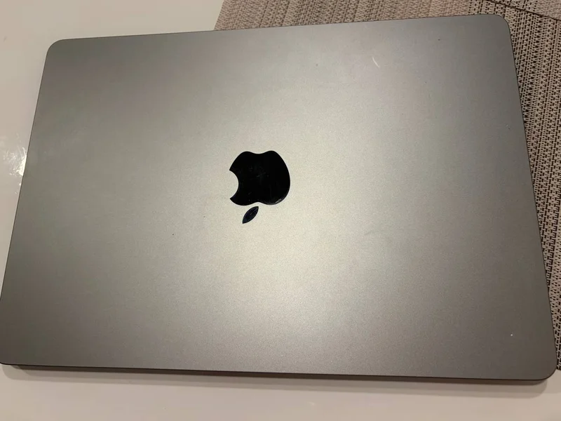 MacBook Air M3 8/256 — notebook