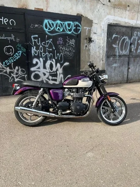 Мотоцикл Triumph Bonneville SE — moped, motor scooter