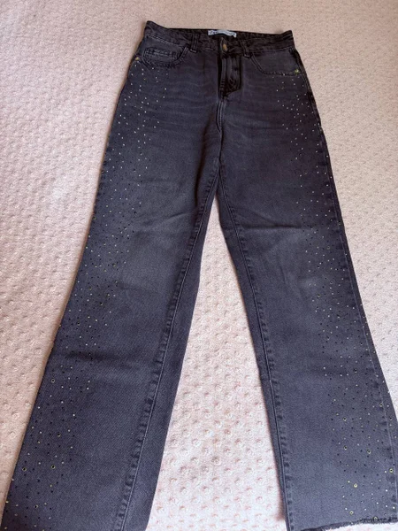 Джинсы Zara со стразами — jean