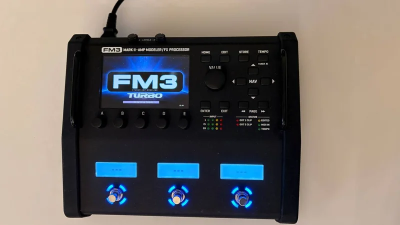 Fractal Audio FM3 + педаль экспрессии EV-2 (комплект) — remote control, hand-held computer, radio