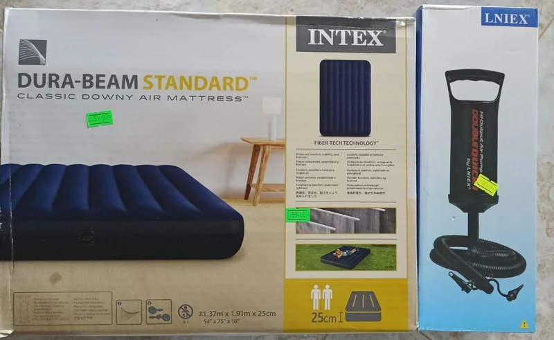 Надувной матрас Intex 1.37x1.91м с насосом