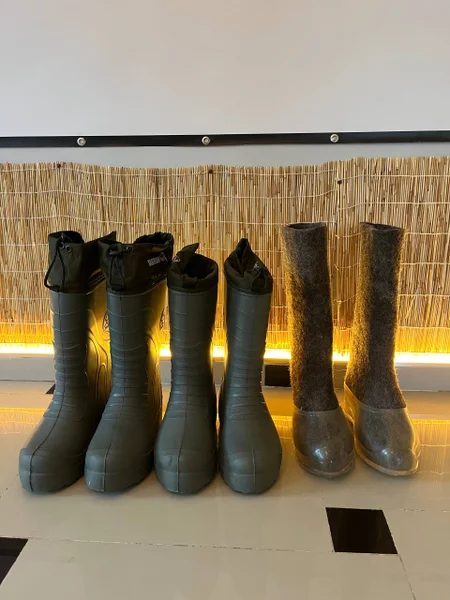 Валенки с галошами — cowboy boot, clog, sock