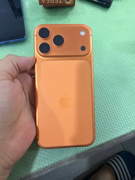 Тёмно-синий смартфон — lighter, iPod, switch