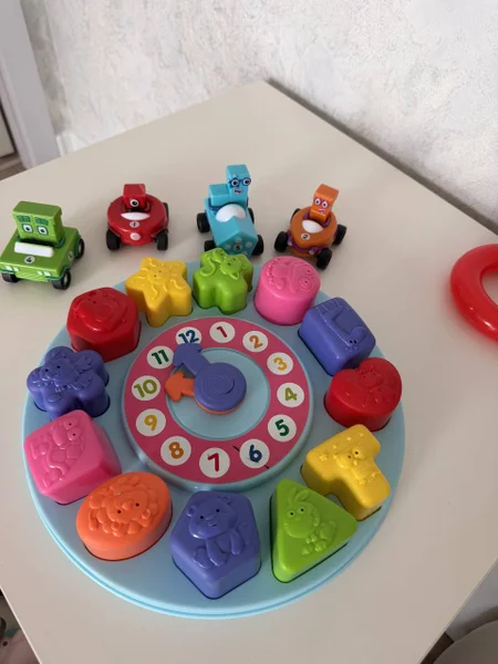 Пирамидка — rubber eraser, pencil sharpener, tray