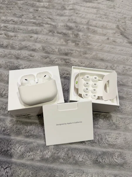 Apple AirPods Pro 3 — switch