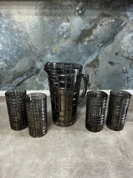 Графин и стаканы 4 шт — measuring cup, water jug, cocktail shaker