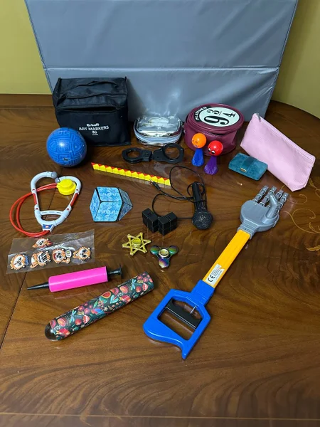 Набор игрушек и аксессуаров (игрушки — maraca, spatula, rubber eraser