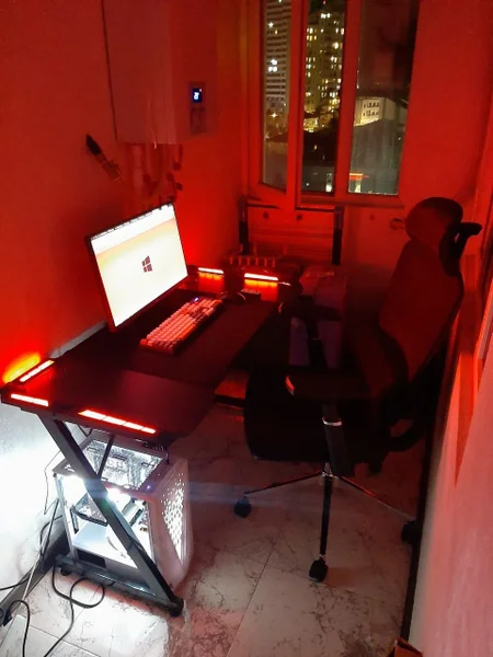 Сетап для работы: Регулируемый стол — laptop, barber chair