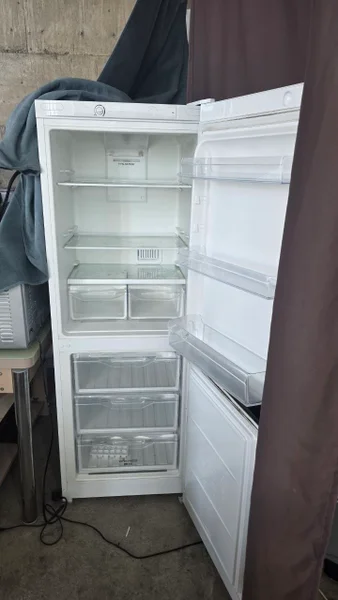 Холодильник Indesit — refrigerator