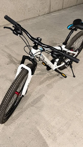 Белый велосипед — mountain bike