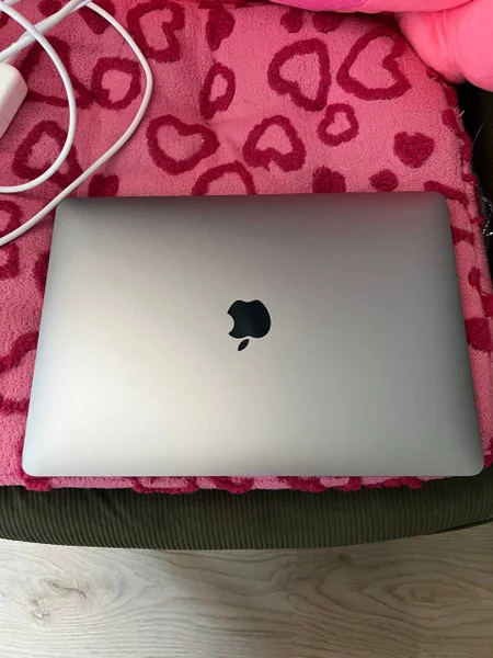 MacBook Air M1 8/512GB — laptop