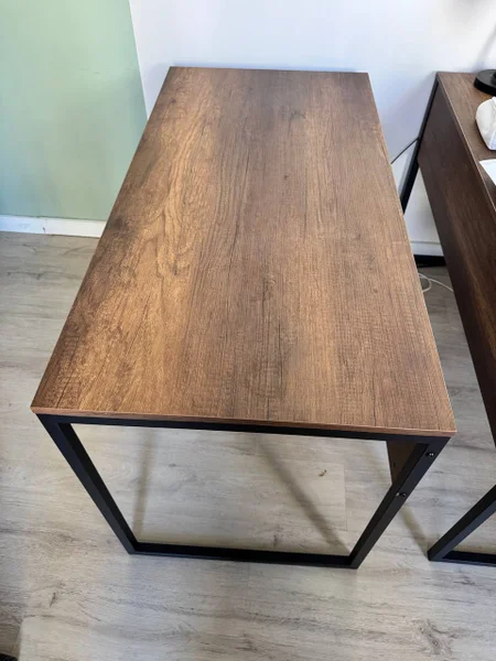 Офисный стол — dining table, table lamp, lampshade