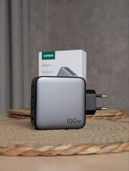 Блок питания UGREEN GaN 100W — switch, cellular telephone, loudspeaker