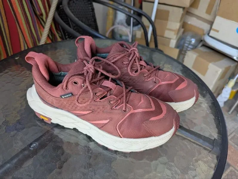 Женские кроссовки Hoka Anacapa Low GTX — running shoe
