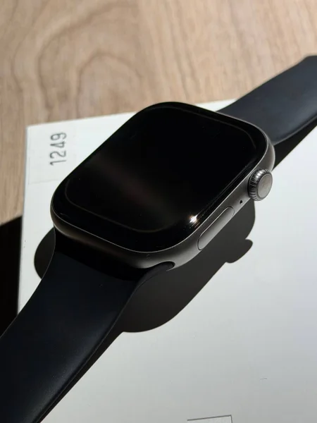 Apple Watch Series 11 46mm Space Gray — sunglass