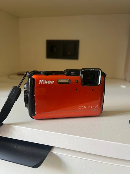 Фотоаппарат Nikon AW130 — Polaroid camera