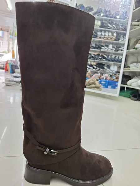 Коричневые замшевые сапоги — cowboy boot