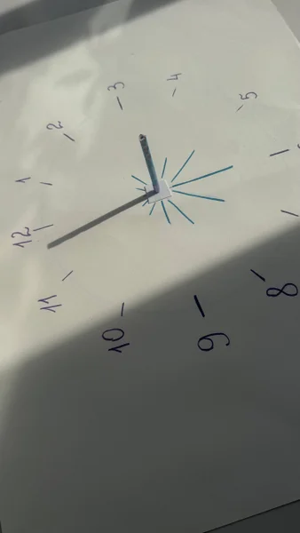Робот-пылесос REDMOND RV-R450 — wall clock, analog clock