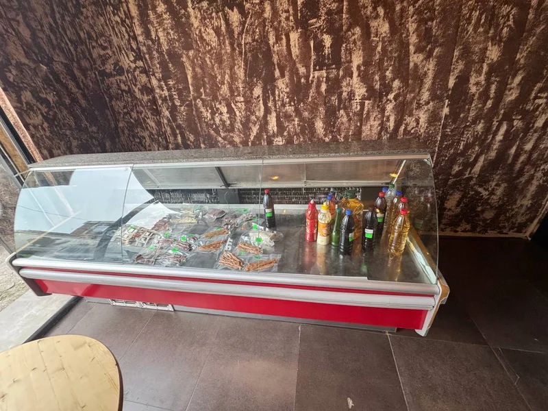 Холодильная витрина — tray