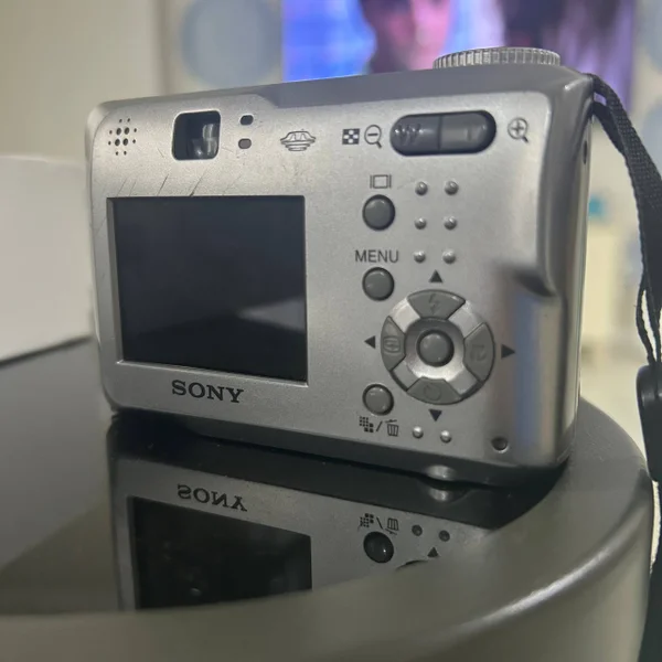 Цифровая камера Sony Cyber-shot DSC-S80 — radio, CD player, oscilloscope