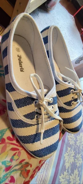 Кроссовки 39 размер на узкую ногу — running shoe, electric fan, knot