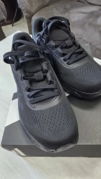 Новые кроссовки Adidas — running shoe