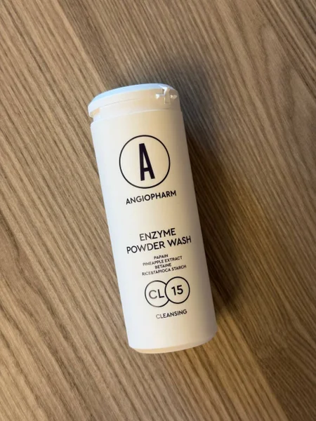 Уходовая косметика Angiopharm б/у (набор из 2 средств) — lotion, sunscreen, hair spray