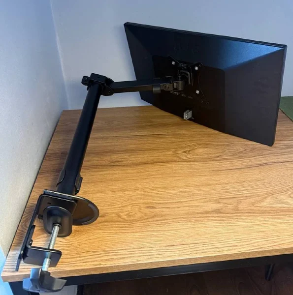 Монитор с кронштейном — rifle, assault rifle, tripod