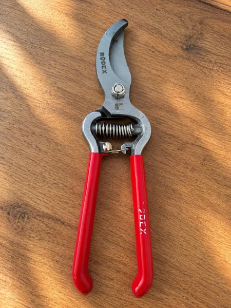 Секатор — can opener, tripod