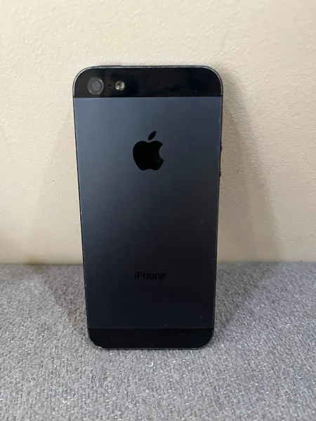 iPhone 5 черный 16GB — iPod
