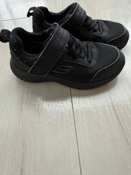 Платье черное — running shoe, sandal