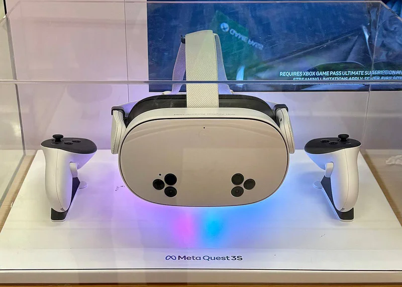 VR-гарнитура Meta Oculus Quest 3S 256GB — toaster