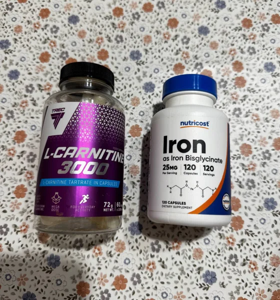 Хелатное железо Nutricost Iron Bisglycinate 25 мг, 88 капсул — water bottle, pill bottle, oil filter