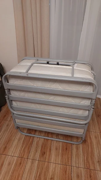 Раскладная кровать с матрасом и наматрасником — crate, photocopier