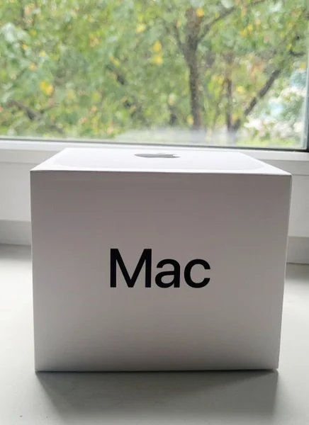 Apple Mac Mini M4 — sunscreen, notebook