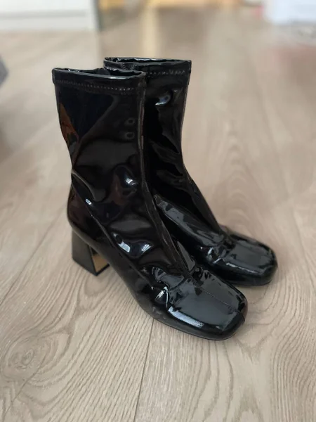 Полусапожки Charles & Keith лаковые размер 37.5-38 — cowboy boot, sandal