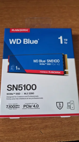 SSD M2 NVMe Gen4 WD Blue SN5100 1TB — cash machine, packet, rubber eraser