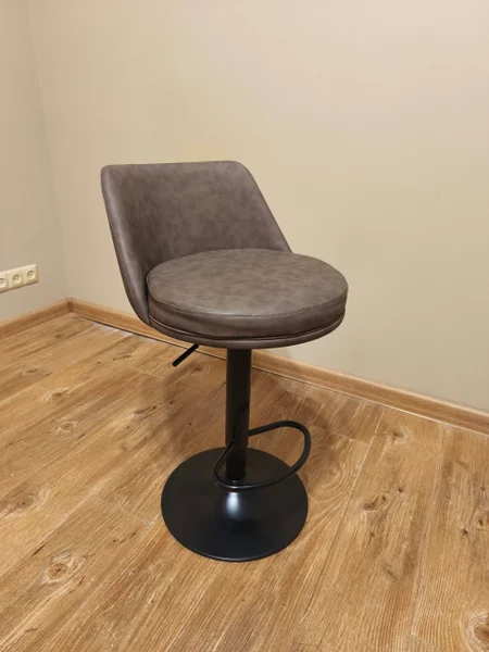 Стул мастера с газлифтом — table lamp, barber chair, pedestal