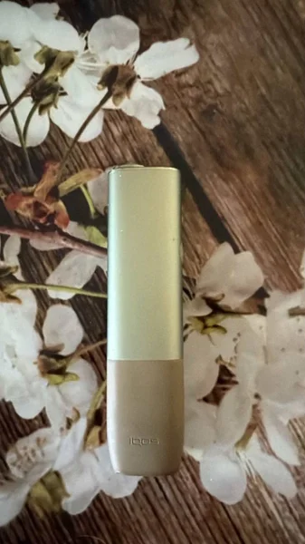IQOS Iluma One — paper towel, candle