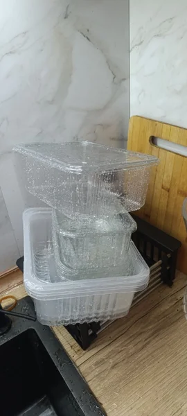 Пластиковые контейнеры и подвесная полка — hamper, water jug, measuring cup