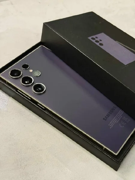 Samsung Galaxy S24 Ultra 256 GB — cellular telephone, hand-held computer